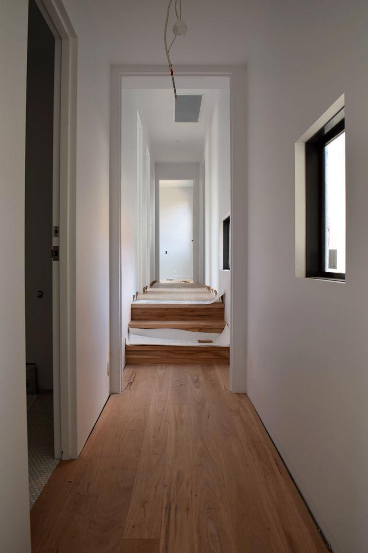 16-Style-Curator-hallway